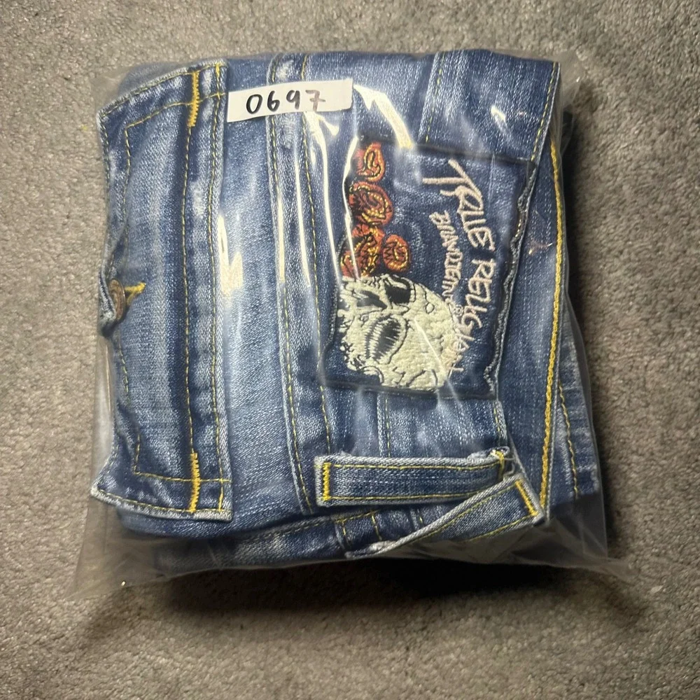 True Religion Jeans Women 26 (Fit 29x32) Blue Skull Rose Patch Slim Straight Y2K - Picture 15 of 15